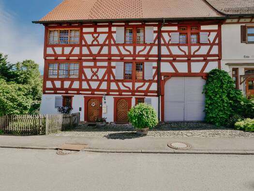 Haus zum Kauf 695.000 € 9 Zimmer 323 m² 774 m² Grundstück Stetten Zimmern ob Rottweil 78658