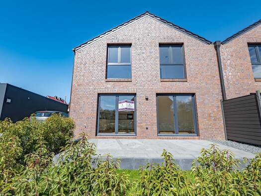 Doppelhaushälfte zur Miete - Erstbezug 1.715 € 4 Zimmer 108 m² 1 m² Grundstück frei ab sofort Stade 21680