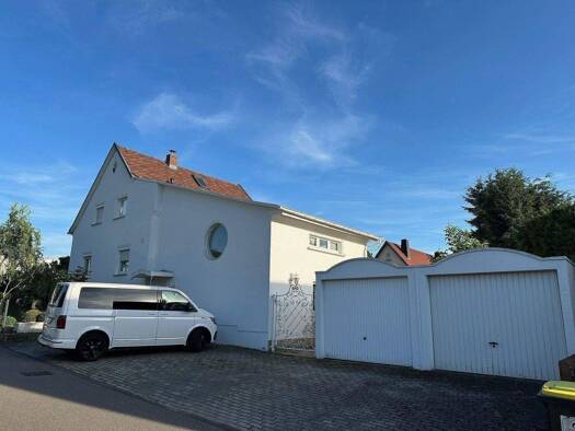 Haus zum Kauf 289.000 € 6 Zimmer 186,1 m² 800 m² Grundstück frei ab sofort Tannenweg 1 Limbach-Oberfrohna 09212