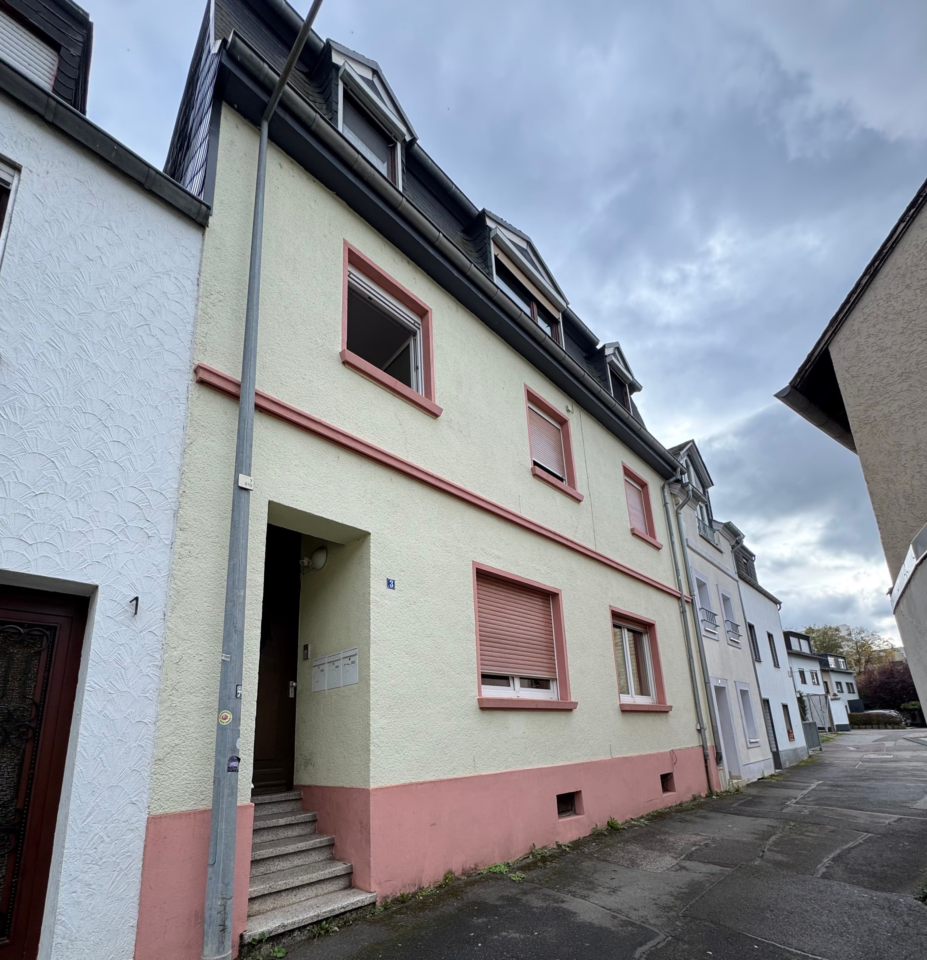 Mehrfamilienhaus zum Kauf 625.000 € 11 Zimmer 205 m²<br/>Wohnfläche 603 m²<br/>Grundstück Alt-Kürenz 3 Trier 54295