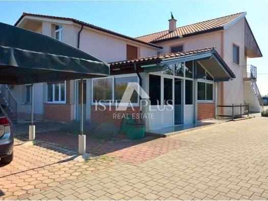 Einfamilienhaus zum Kauf - Erstbezug 750.000 € 10 Zimmer 350 m² 2.896 m² Grundstück Poreč 52440