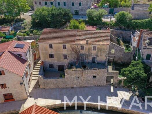 Haus zum Kauf 800.000 € 20 Zimmer 380 m² Jelsa