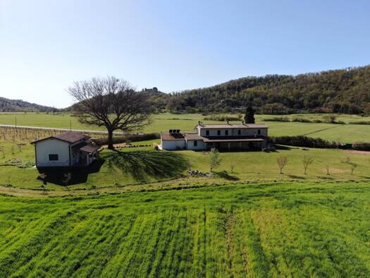 Weingut zum Kauf 1.400.000 € 400 m² 130.000 m² Grundstück Massa Marittima