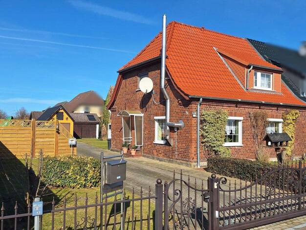 Doppelhaushälfte zum Kauf 250.000 € 4 Zimmer 96 m² 632 m² Grundstück frei ab sofort Wulfshäger Str. 30 Blankenhagen 18182