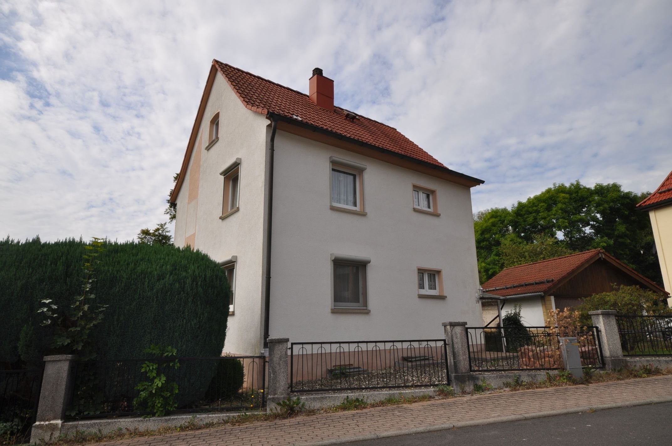 Einfamilienhaus zum Kauf 185.000 € 4 Zimmer 92 m²<br/>Wohnfläche 935 m²<br/>Grundstück Zella-Mehlis 98544