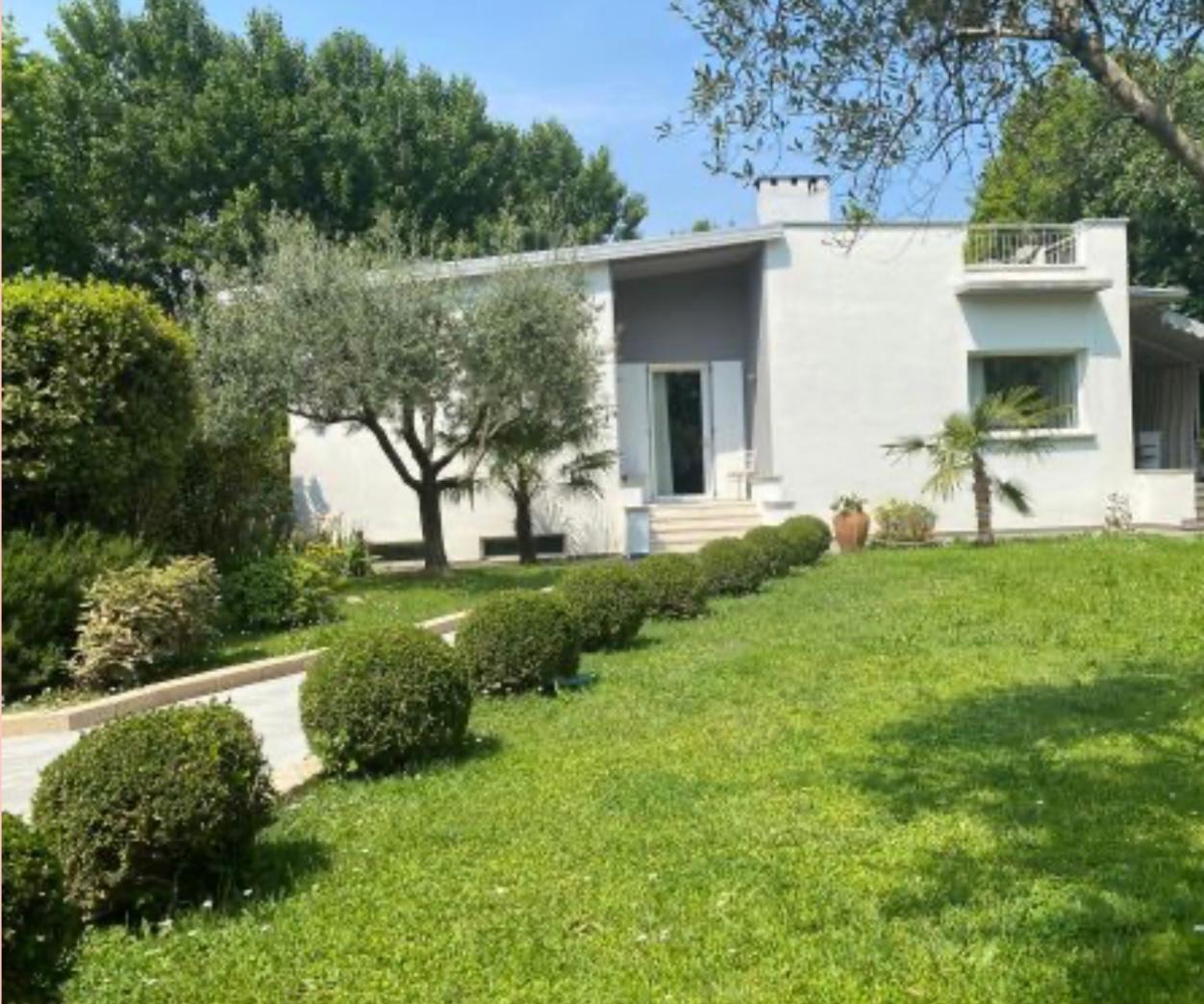 Villa zum Kauf 900.000 € 5 Zimmer 400 m²<br/>Wohnfläche ab sofort<br/>Verfügbarkeit Via Colli Storici Desenzano del Garda