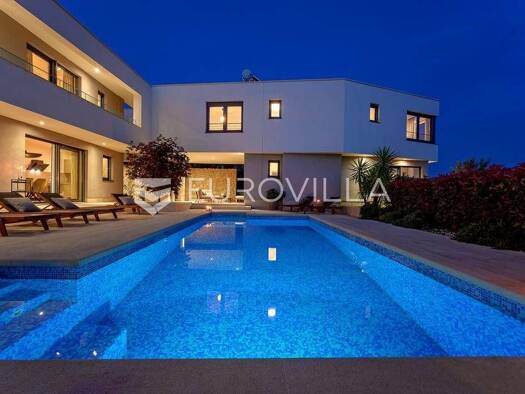 Villa zur Miete - Erstbezug 5.000 € 6 Zimmer 500 m² Kaštel Sućurac Kaštel Sućurac 21212