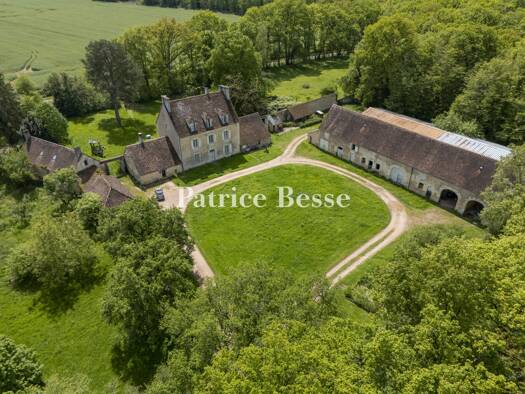 Villa zum Kauf 950.000 € 10 Zimmer 425 m² 87.256 m² Grundstück Cosne-Cours-sur-Loire 58200