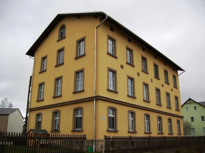 Mehrfamilienhaus zum Kauf 325.000 € 450 m²<br/>Wohnfläche 1.193 m²<br/>Grundstück Bahnhofstraße 1 Meerane Schönberg 08393