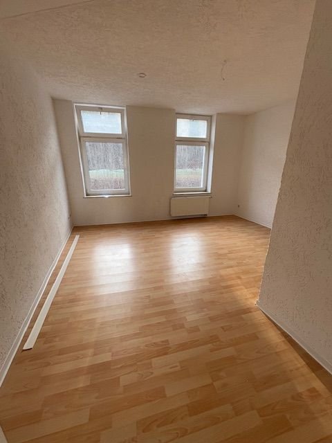 Wohnung zur Miete 250 € 2 Zimmer 50 m²<br/>Wohnfläche 1.<br/>Geschoss ab sofort<br/>Verfügbarkeit Greiz Greiz 07973