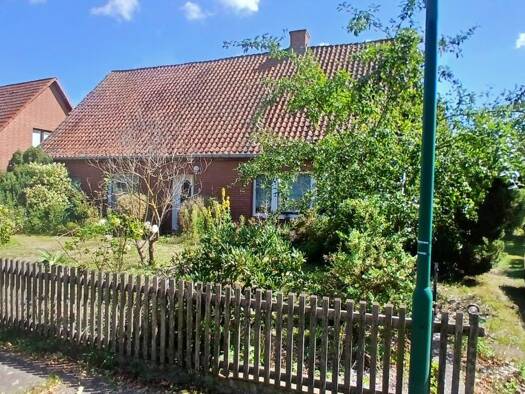 Einfamilienhaus zum Kauf 99.000 € 3 Zimmer 143,9 m² 2.301 m² Grundstück frei ab sofort Ludwigslust Ludwigslust 19288