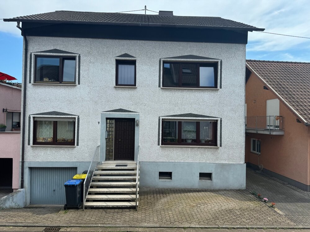 Mehrfamilienhaus zum Kauf 269.000 € 7 Zimmer 154 m²<br/>Wohnfläche 276 m²<br/>Grundstück Diefflen Dillingen-Diefflen 66763