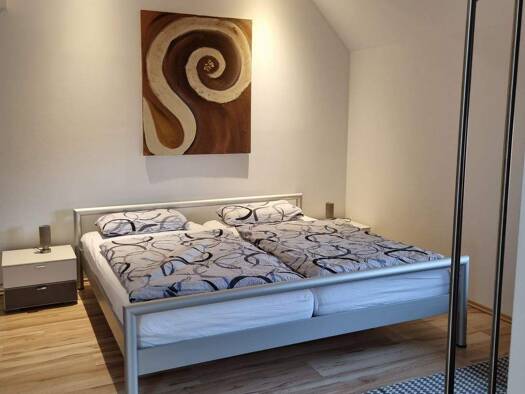 Studio zur Miete 800 € 1 Zimmer 40 m² 2. Geschoss frei ab sofort Strullendorf 96129