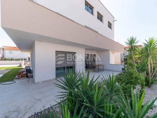 Haus zum Kauf 1.100.000 € 11 Zimmer 406 m² Vodice Vodice