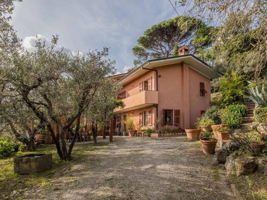 Villa zum Kauf 690.000 € 4 Zimmer 355 m² 4.300 m² Grundstück frei ab sofort Fosdinovo 54035
