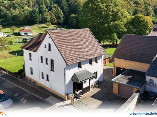Mehrfamilienhaus zum Kauf 179.000 € 7 Zimmer 220 m² 1.074 m² Grundstück frei ab sofort Brochthausen Duderstadt 37115
