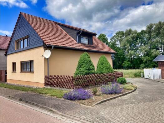 Einfamilienhaus zum Kauf 165.000 € 4 Zimmer 140 m² 266 m² Grundstück frei ab sofort Riestedt Sangerhausen 06526