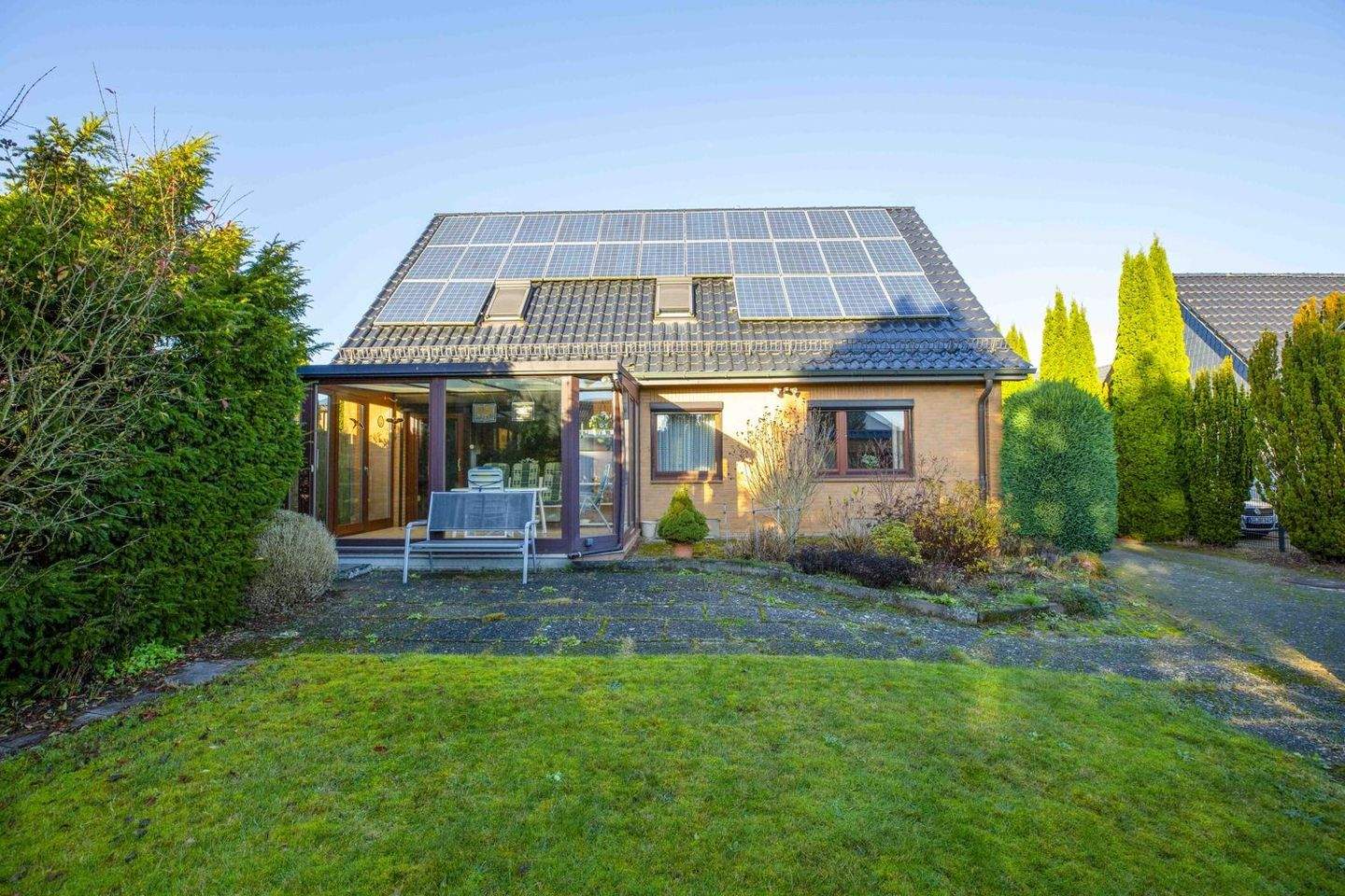 Immobilie in Großensee - ! Neu ! Einfamilienhaus mit Einliegerwohnung und weiterem Baugrundstück in 22946 Trittau - Bild 1