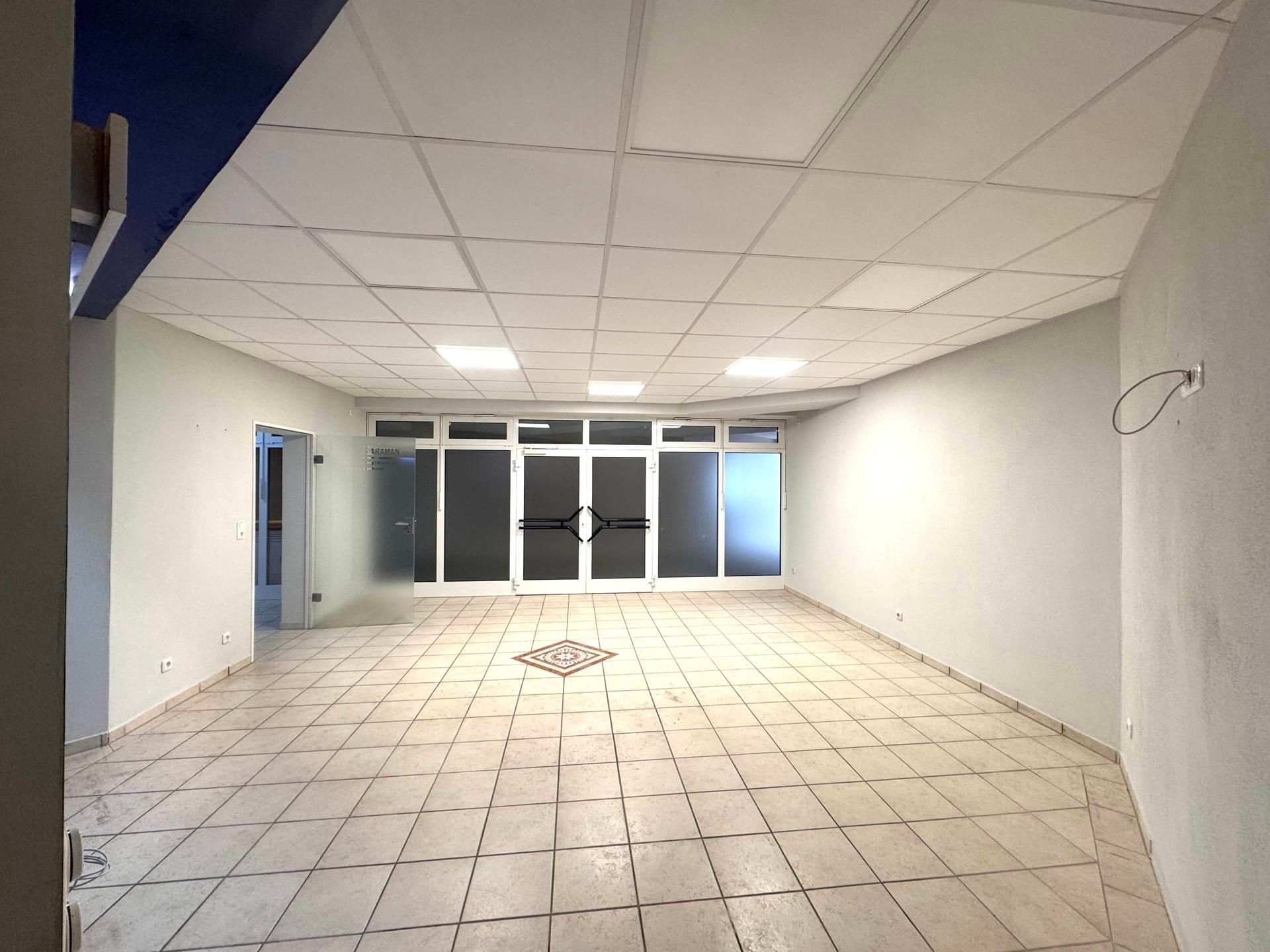 Laden zum Kauf 445.000 € 3 Zimmer 155 m²<br/>Verkaufsfläche Rosenheim 83022