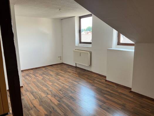 Wohnung zur Miete 205 € 1 Zimmer 45 m² Dachgeschoss, 2. Geschoss frei ab sofort Werdauer Straße 63 Crimmitschau Crimmitschau 08451