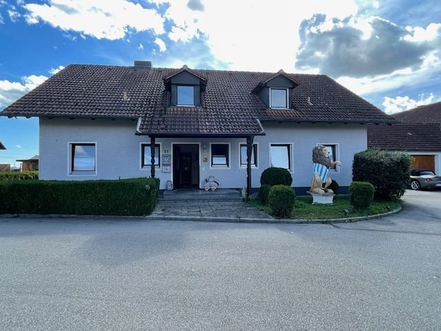 Mehrfamilienhaus zum Kauf 789.000 € 8 Zimmer 226 m²<br/>Wohnfläche 842 m²<br/>Grundstück ab sofort<br/>Verfügbarkeit Schwaig Oberding 85445