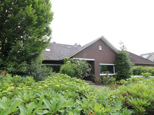 Einfamilienhaus zur Miete 1.300 € 6 Zimmer 190 m² 926 m² Grundstück Cloppenburg Cloppenburg 49661