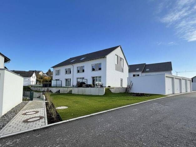Reihenmittelhaus zum Kauf - Erstbezug provisionsfrei 389.900 € 5,5 Zimmer 145 m² 170 m² Grundstück Grubenstraße - Aasen Donaueschingen / Aasen 78166