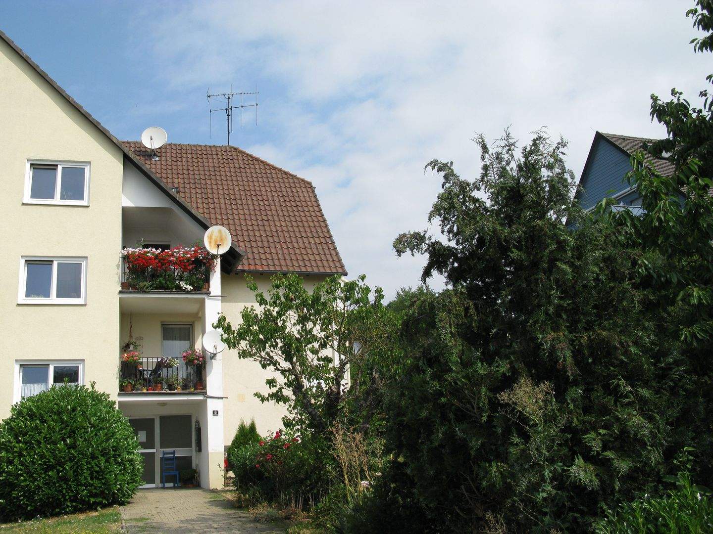 Immobilie in Lichtenfels - Geräumiges Mehrfamilienhaus mit 7 Wohnungen, 4 Garagen und Stellplatz in Bester Lage in Lichtenfels in Lichtenfels - Bild 1