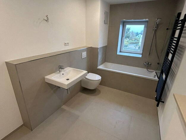 Wohnung zur Miete 700 € 3 Zimmer 84 m² 3. Geschoss frei ab 01.05.2026 Chemnitzer Str. 72 Meerane 08393