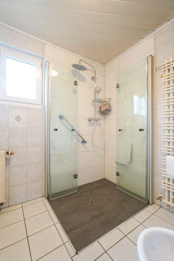 Immobilie in Hasel - Wohnhaus mit zwei Wohneinheiten & vielseitigem Werkstattgebäude in Hasel - Bild 4