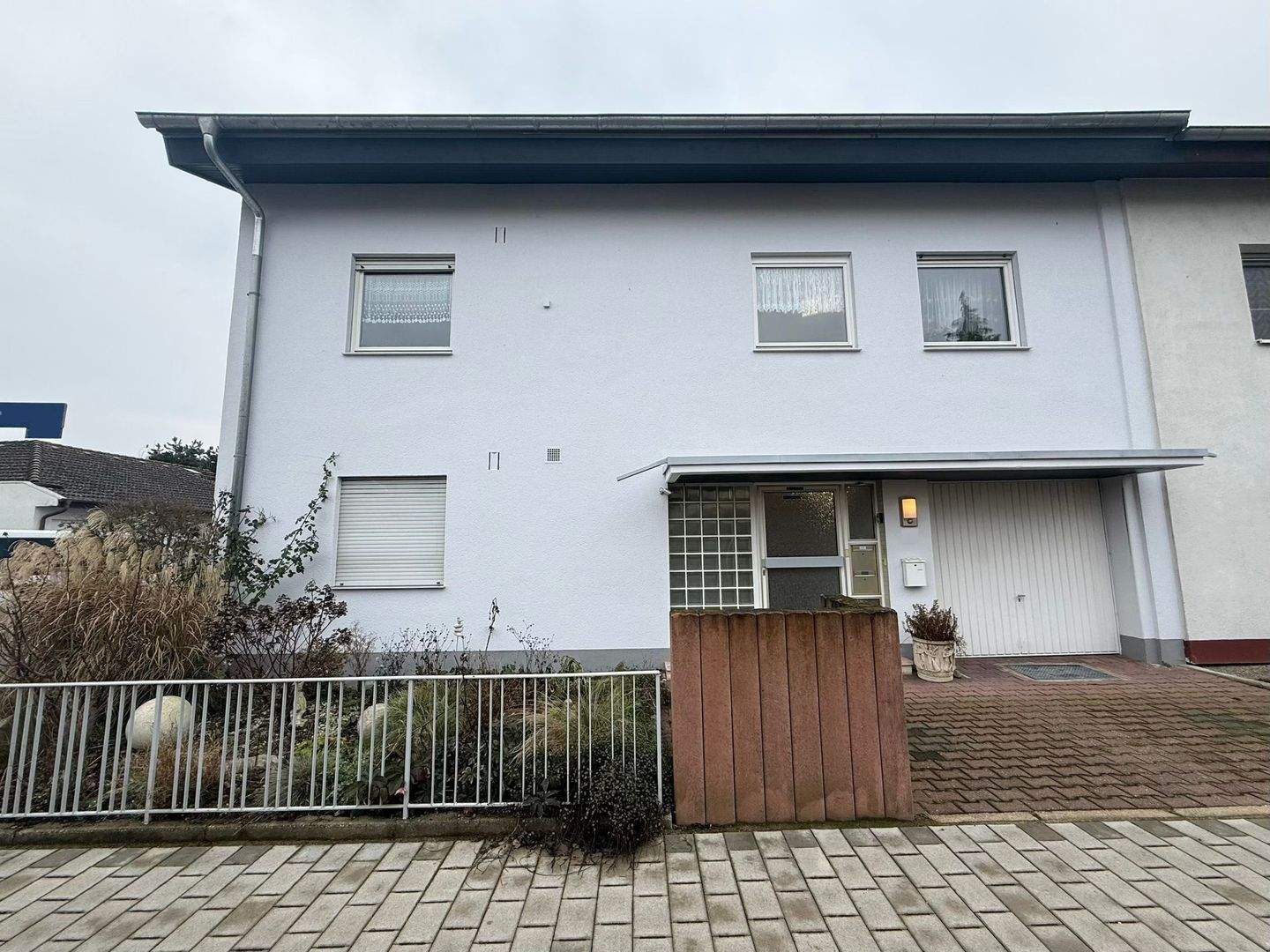 Immobilie in Ilvesheim - Ideal für Selbstnutzer und Kapitalanleger: Gepflegtes Mehrfamilienhaus mit Garten und Garage - Bild 0