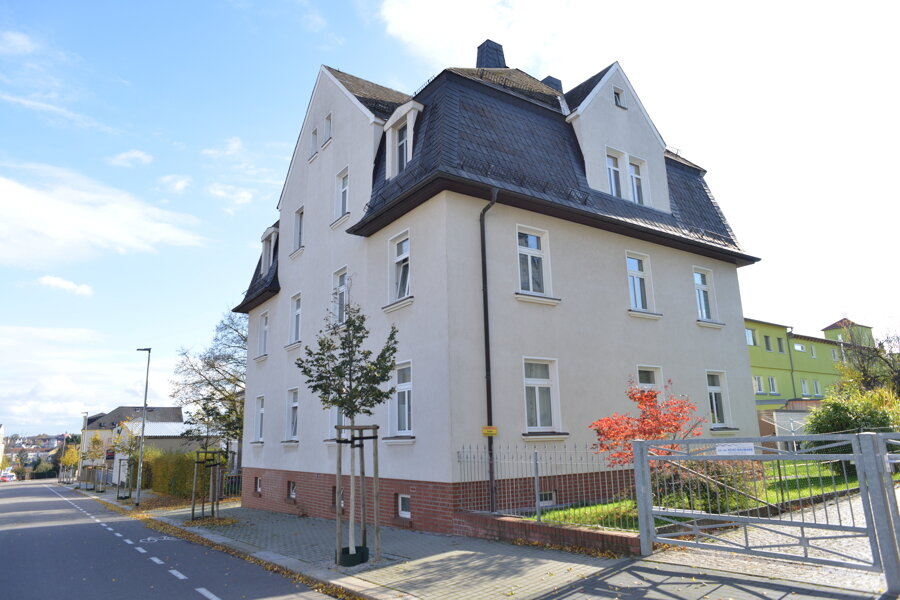 Mehrfamilienhaus zum Kauf 290.000 € 358 m²<br/>Wohnfläche 670 m²<br/>Grundstück Limbach-Oberfrohna Limbach.Oberfrohna 09212