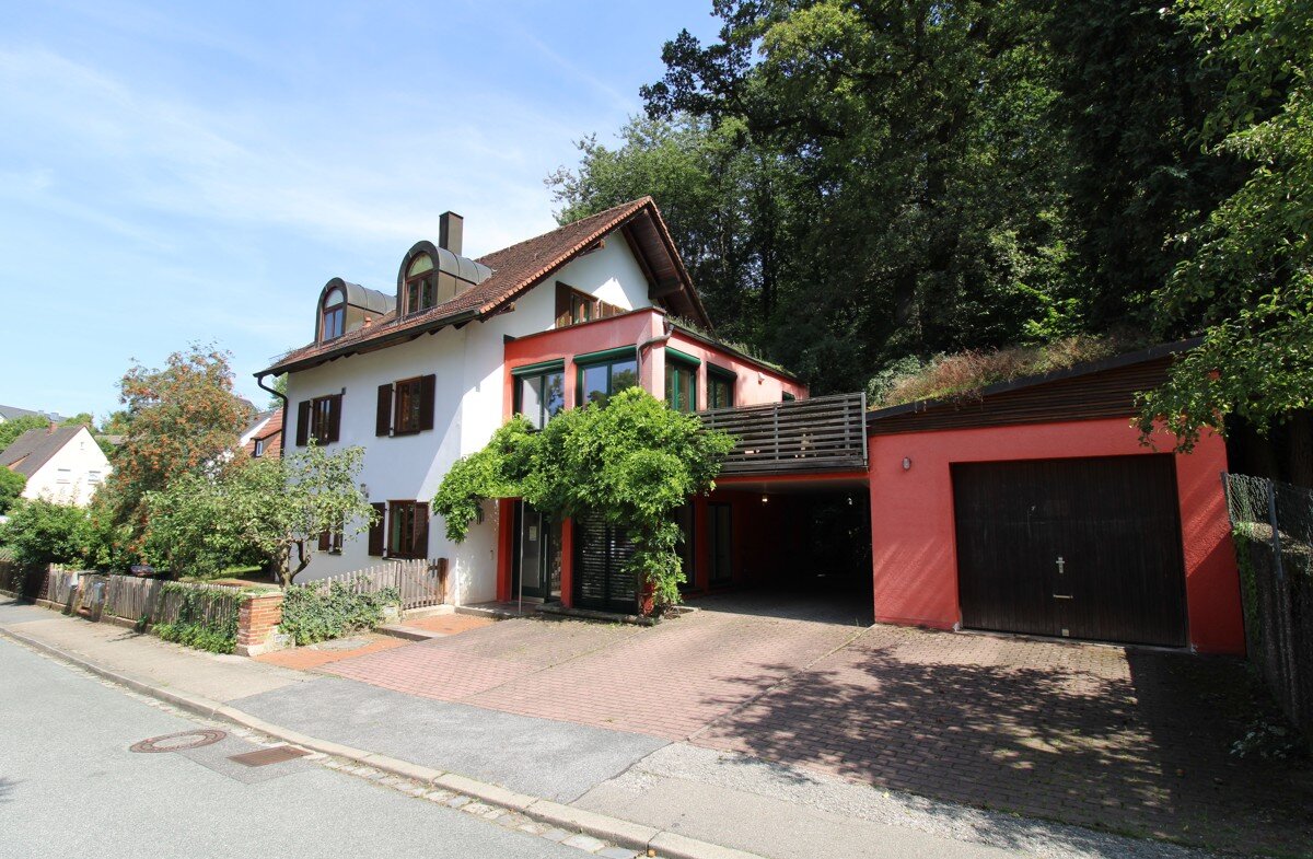 Einfamilienhaus zum Kauf 669.000 € 10 Zimmer 204 m²<br/>Wohnfläche 475 m²<br/>Grundstück Roßtal Roßtal 90574