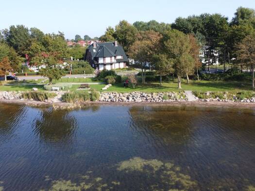 Haus zum Kauf 1.200.000 € 10 Zimmer 370 m² 1.794 m² Grundstück Wiek 18556