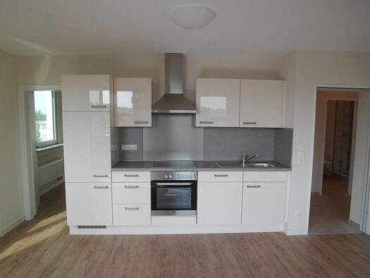 Wohnung zur Miete 1.310 € 4 Zimmer 103 m² 4. Geschoss frei ab 15.05.2026 Stresemannallee 61 Sachsenhausen Frankfurt am Main 60596