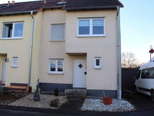 Haus zum Kauf 250.000 € 5 Zimmer 141,5 m² 350 m² Grundstück frei ab sofort Am Fasanenwinkel 19 Pegau Pegau 04523