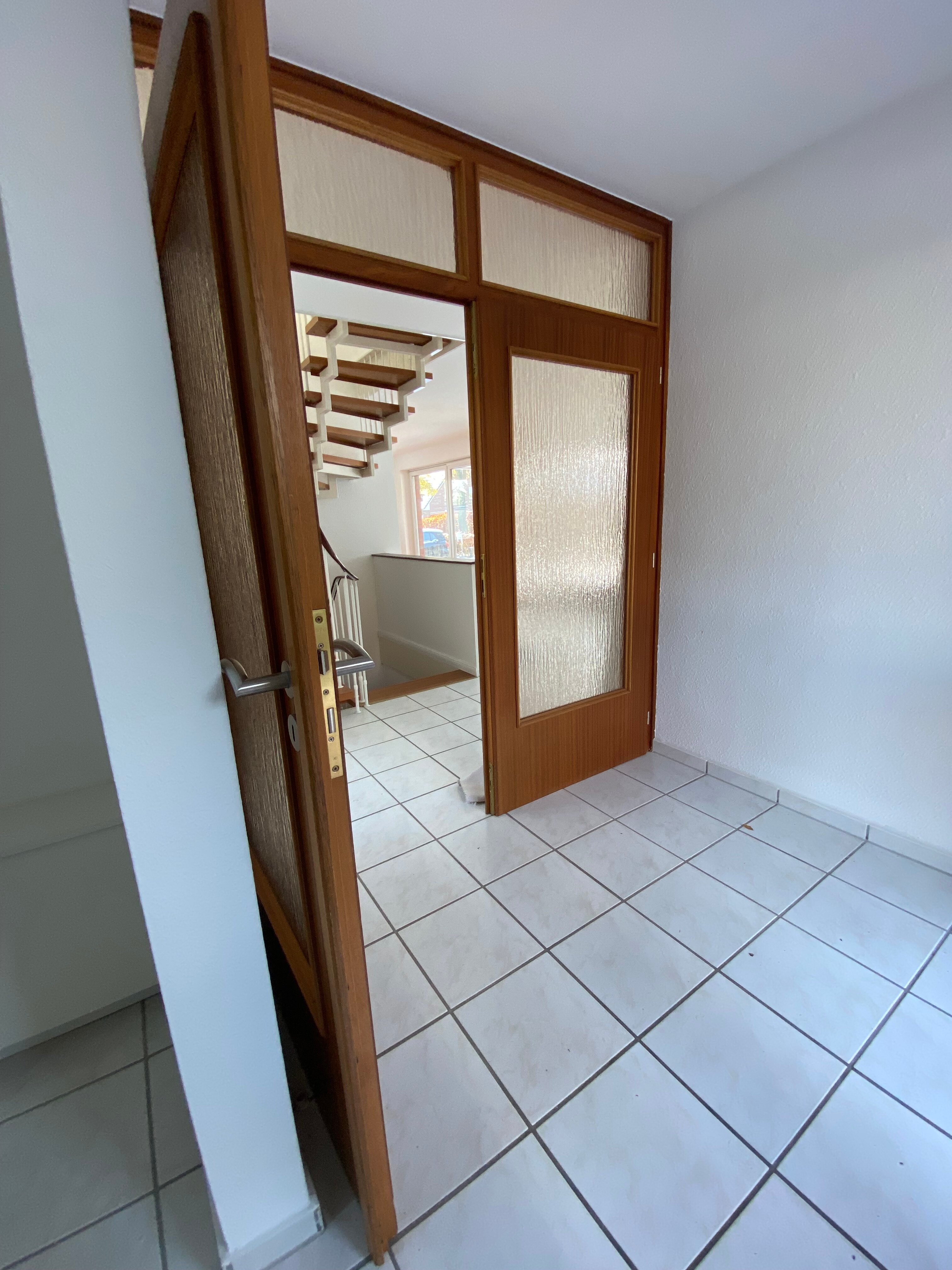 Einfamilienhaus zur Miete 2.250 € 7 Zimmer 165 m²<br/>Wohnfläche 550 m²<br/>Grundstück ab sofort<br/>Verfügbarkeit Halstenbek 25469