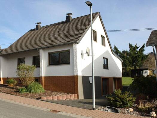 Bungalow zum Kauf 349.000 € 7 Zimmer 175 m² 724 m² Grundstück frei ab sofort Caan 56237