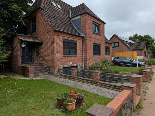 Mehrfamilienhaus zum Kauf 568.000 € 7 Zimmer 240 m² 412 m² Grundstück frei ab 01.12.2025 Elmschenhagen-Süd Kiel 24146