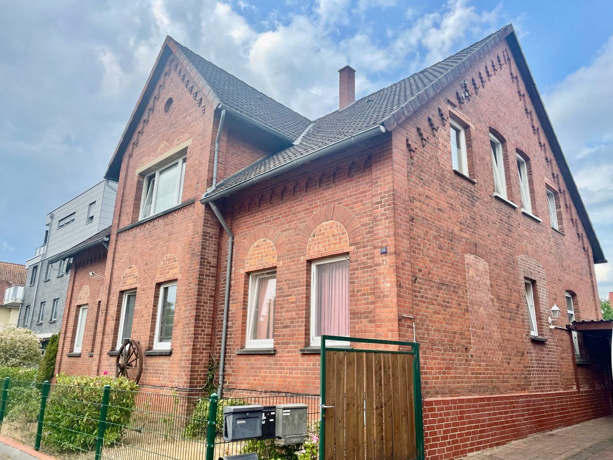 Mehrfamilienhaus zum Kauf als Kapitalanlage geeignet 345.000 € 9 Zimmer 230 m²<br/>Wohnfläche 800 m²<br/>Grundstück Uelzen Uelzen 29525