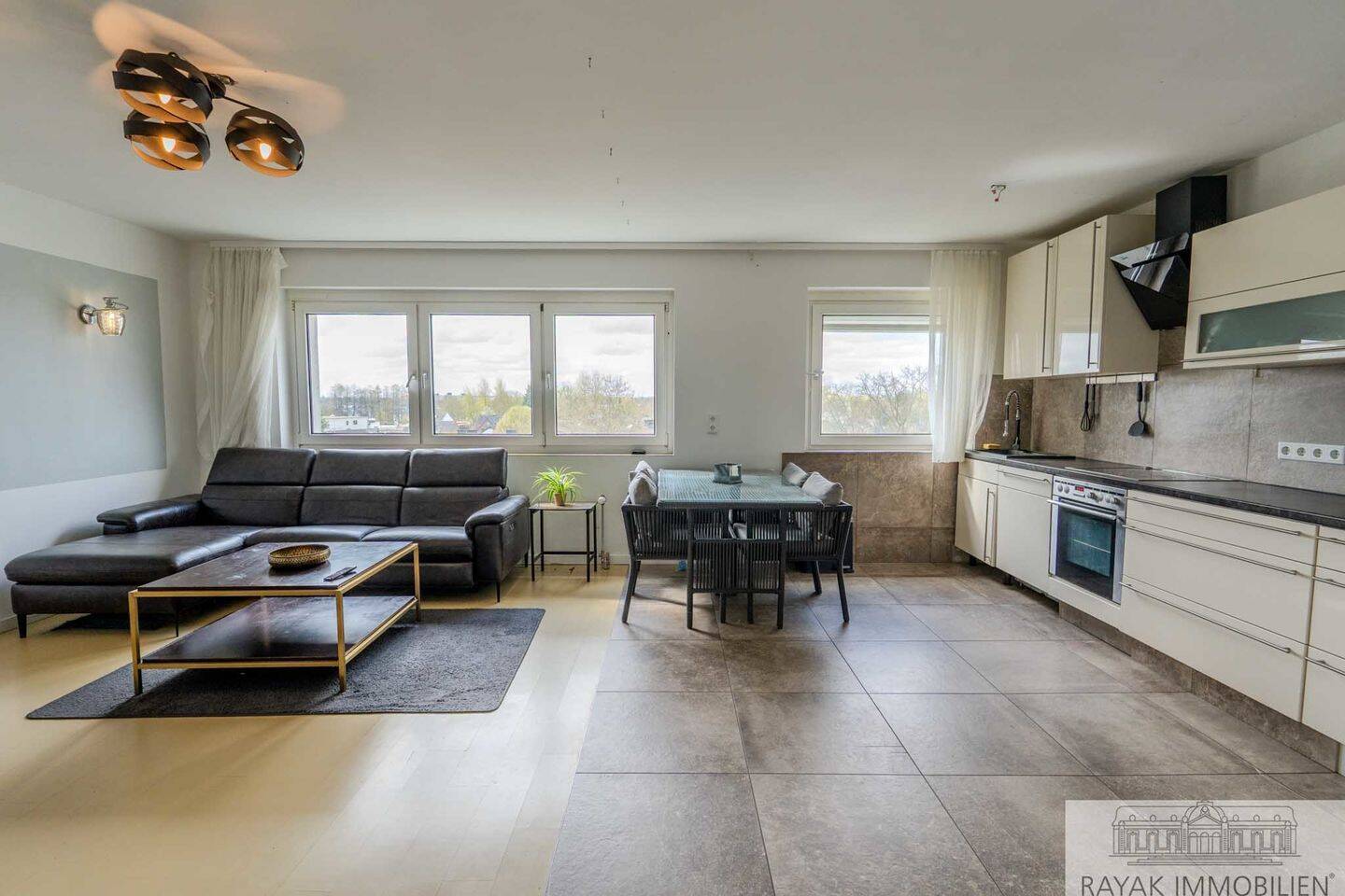 Moderne Dachgeschosswohnung mit Dachterrasse und Weitblick in Kaarst