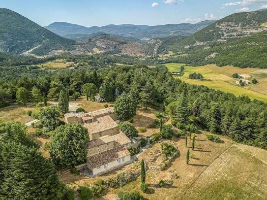 Schloss zum Kauf 1.950.000 € 820 m² 580.000 m² Grundstück SAULT 84390