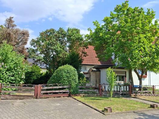 Doppelhaushälfte zum Kauf 58.000 € 5 Zimmer 95 m² 633 m² Grundstück Beuna Merseburg 06217