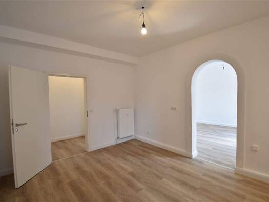 Wohnung zur Miete 995 € 5 Zimmer 120 m² 1. Geschoss frei ab sofort Friedrich-Ebert-Str. 297-299 Beeck Duisburg 47139