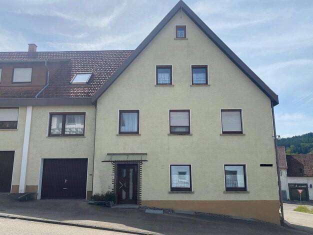 Doppelhaushälfte zum Kauf provisionsfrei 279.000 € 7,5 Zimmer 204 m² 304 m² Grundstück Brunnenstr. 9 Wehingen 78564