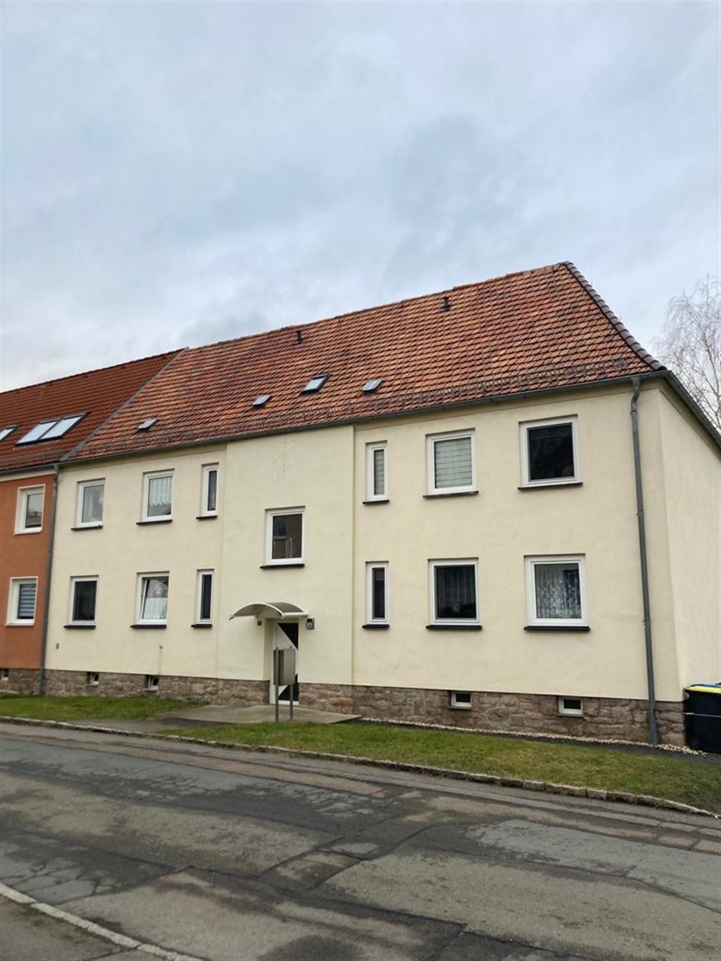 Wohnung zur Miete 299 € 2 Zimmer 41,4 m²<br/>Wohnfläche 1.<br/>Geschoss 01.01.2025<br/>Verfügbarkeit Südstraße 15 Auerbach Zwickau 08066