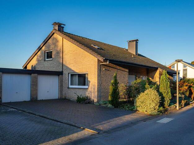 Einfamilienhaus zum Kauf 450.000 € 7 Zimmer 675 m² Grundstück frei ab sofort Amshausen Steinhagen 33803