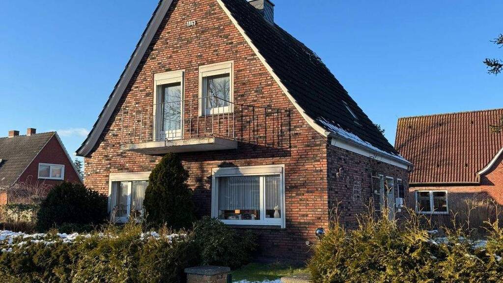 Immobilie in Jemgum - Solides Einfamilienhaus mit Garage in guter Wohnlage  - Bild 0