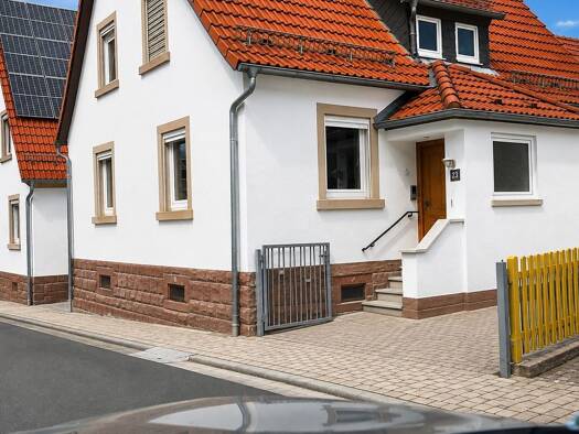 Einfamilienhaus zur Miete 1.800 € 5 Zimmer 110 m² 200 m² Grundstück frei ab 01.01.2027 Mömlingen 63853