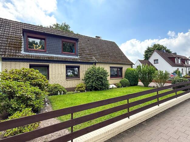 Doppelhaushälfte zum Kauf 199.000 € 148,4 m² 795 m² Grundstück Wedel 22880